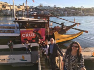 Em Porto houve passeio panorâmico, de barco pelo Rio Douro, até o centro histórico, além de visita à região do Douro